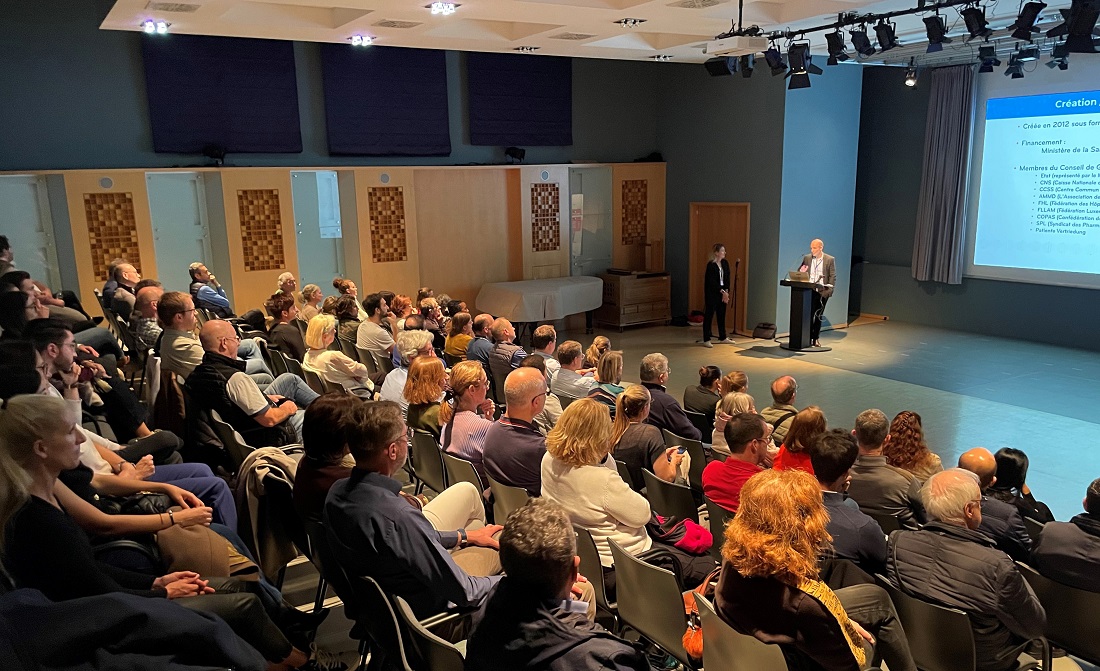 Salle avec médecins présents et membre de l'Agence eSanté qui présente